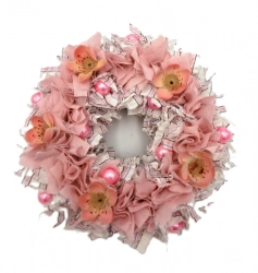 Věnec látkový růžový s květy a perlami 18cm