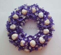 Věnec vypichovaný jutový s ulitami 28cm fialový