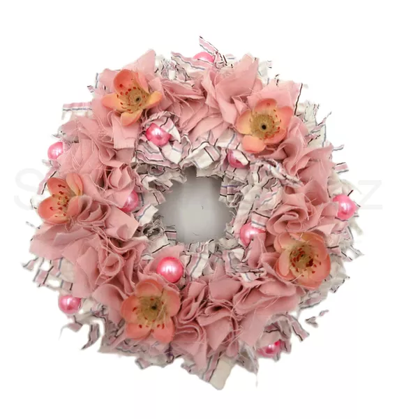 Věnec látkový růžový s květy a perlami 18cm